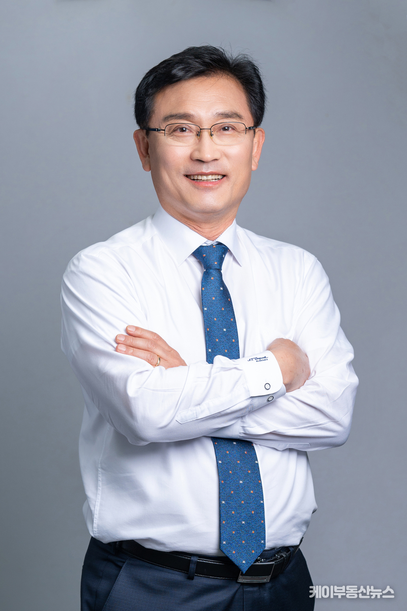 김석구 경기평택항만공사 사장은 “이번에 선정된 상품들은 최근 다양한 연령층 별 방문객의 감성을 겨냥한 트렌드를 반영한 디지털 디톡스, 애견 동반, 섬 트래킹 등 색다른 체험 콘텐츠 발굴로 경기바다에 신선한 활력을 불어넣을 것으로 기대된다.”면서 "앞으로 경기바다만의 차별화된 해양레저관광 콘텐츠를 지속적으로 개발하고 또 확장해 나가겠다"고 밝혔다.