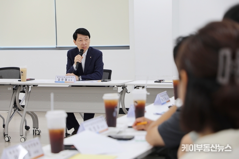 경기도시장상권진흥원, 골목상권 회장단과 정담회… 김민철 원장 “경상원이 컨트롤타워 역할 충실히 하겠다”