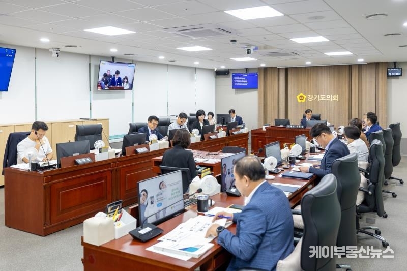 지난 1년간 위원회가 발의한 조례는 총 43건(제정 29건, 개정 14건)에 달한다. (사진 - 지난 7월 16일 경기도의회 제385회 임시회 제1차 미래과학협력위원회) / 경기도의회 홈페이지