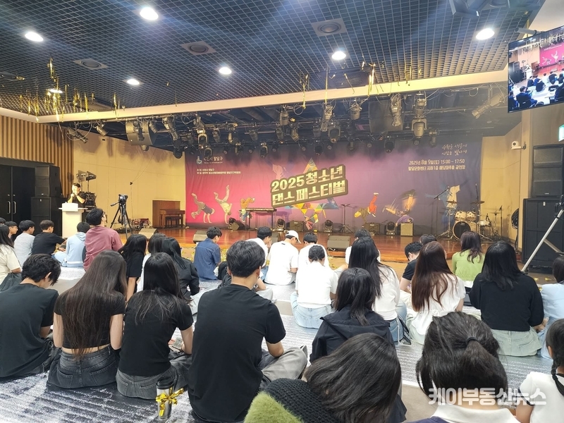 수원시 팔달구, 청소년 춤으로 문화의 성지를 빛내다… 이상균 구청장 “미래 한류의 초석… 청소년 꿈 위해 앞장” (사진 - 국미순 수원특례시의원 페이스북) / 김교민 기자