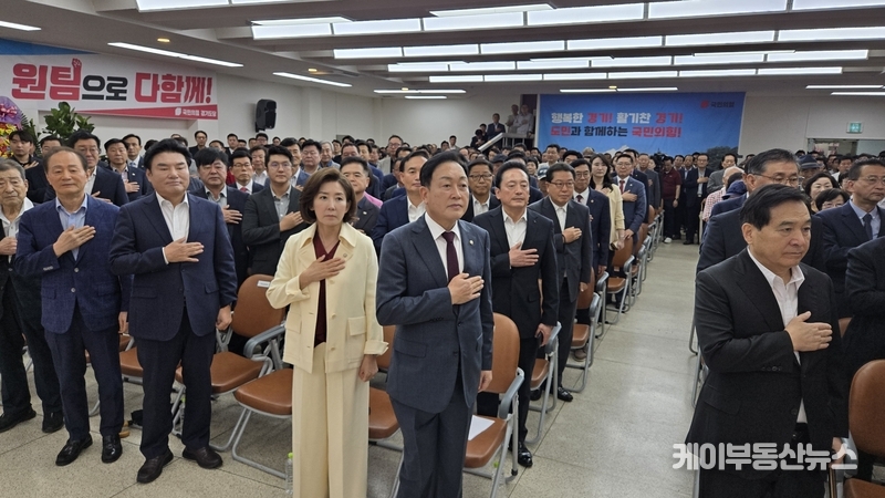 이날 행사장에는 심재철 전임 도당위원장을 비롯해 이규택·원유철 고문, 나경원·송석준 국회의원, 경기도 전역 당협위원장, 기초단체장, 광역·기초의원 등 800여 명이 참석했다. / 김교민 기자 
