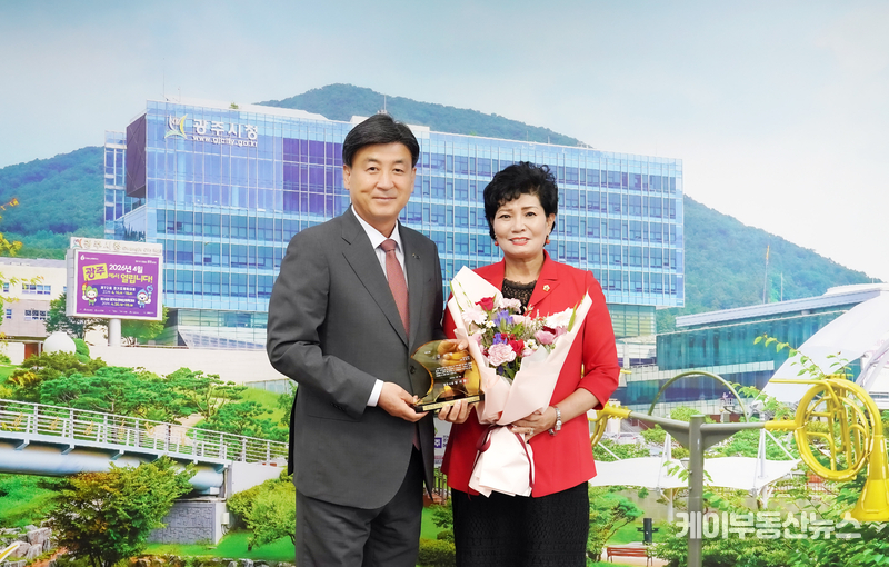 성남시의회 민영미 의원, 광주시로부터 ‘상생협력 공로’ 공식 인정받다... 방세환 광주시장 직접 감사패 수여 (사진 - 민영미 의원실 제공) / 김교민 기자