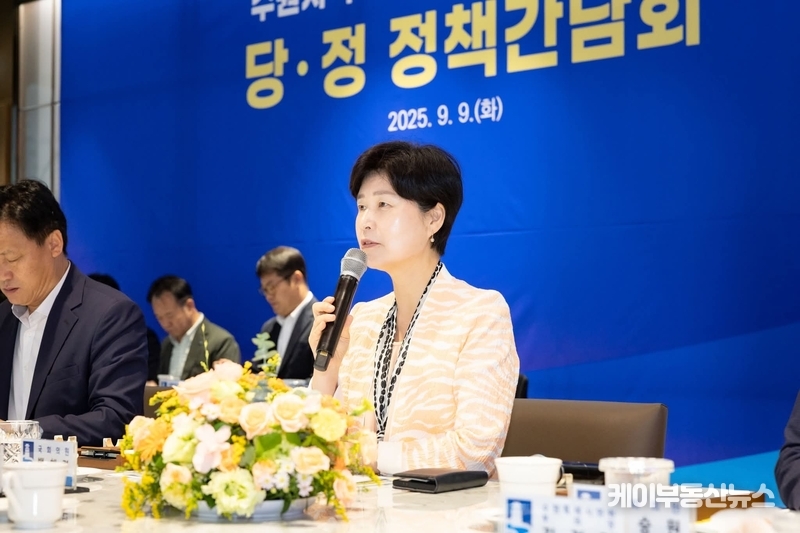 9일 열린 '수원지역 국회의원·수원특례시 당·정 정책간담회'에서 발언하는 국회의원 백혜련(수원을) (사진 - 이재준 수원특례시장 페이스북 캡쳐) / 김교민 기자