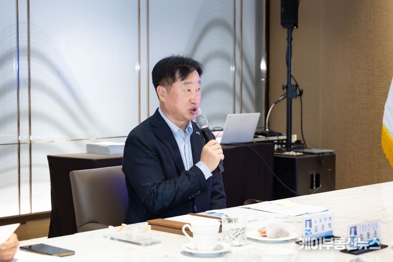 9일 열린 '수원지역 국회의원·수원특례시 당·정 정책간담회'에서 발언하는 국회의원 김준혁(수원정) (사진 - 이재준 수원특례시장 페이스북 캡쳐) / 김교민 기자