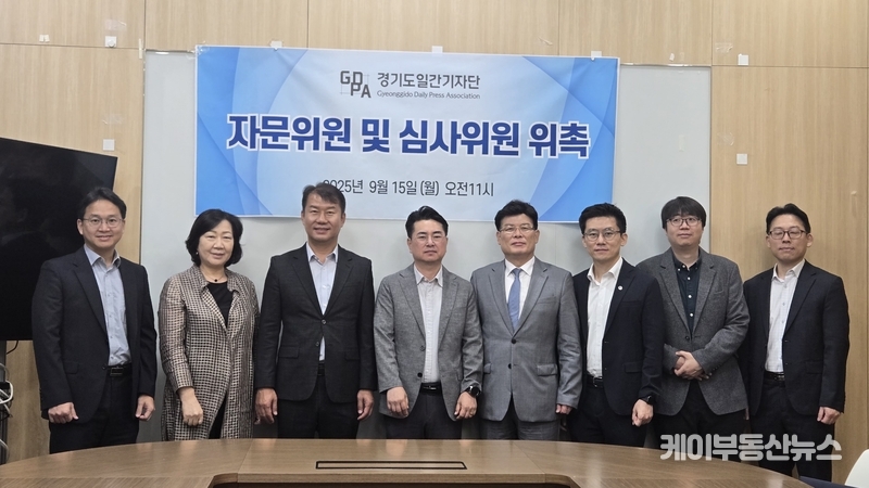 기존 자문위원인 정성태 변호사(법무법인 나라)와 이승형 변호사(법무법인 지명)도 참석해 자리를 빛냈으며, 시상식의 객관성과 공정성을 위한 조언을 아끼지 않았다. / 김교민 기자