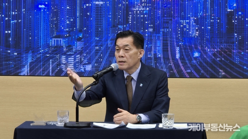 이 시장은 “세계가 주목하는 콤팩트시티 모델을 수원에서 구현해내겠다”며 “市민이 체감할 수 있는 주거·생활환경 혁신에 모든 역량을 쏟겠다”고 강조했다. / 김교민 기자 