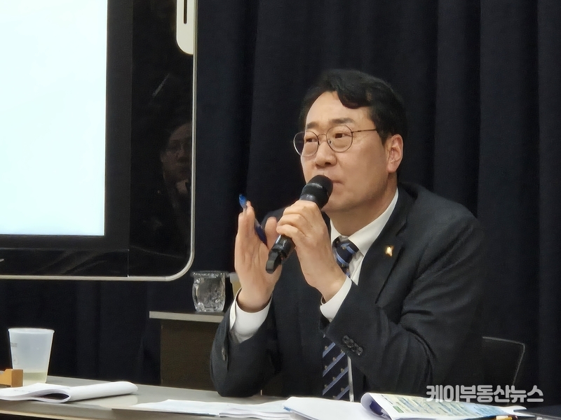“공정 행정 지킨 대가가 폭행이라니"... 정명근 화성시장 피습 파문 (사진 - 지난 2025년03월20일 정명근 화성시장이 "화성특례시 출범 기자회견.) / 김교민 기자