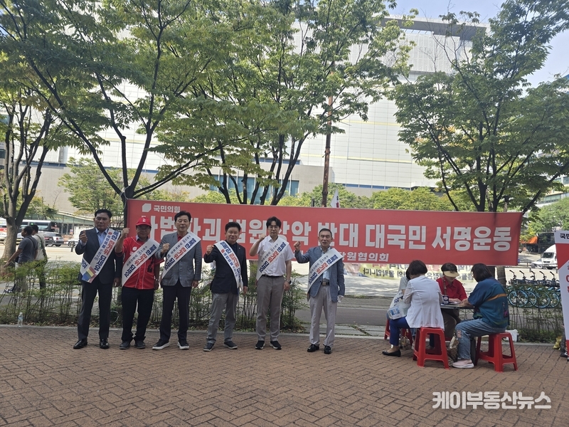 국민의힘 수원무 당협은 이번 서명운동을 앞으로도 수원 시내 주요 거점으로 확대해 나갈 계획이며, “시민들과 함께 법치주의 수호와 민주주의 가치를 지켜내겠다”고 밝혔다. / 김교민 기자