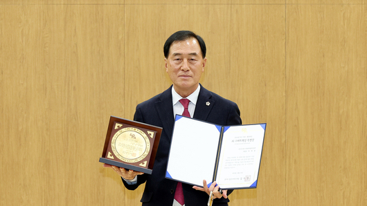 이제영 경기도의회 미래과학협력위원장, 'AI 스마트혁신 특별상' 수상...경기도 AI 산업 생태계 구축과 미래산업 전략 강화 공로 인정받아