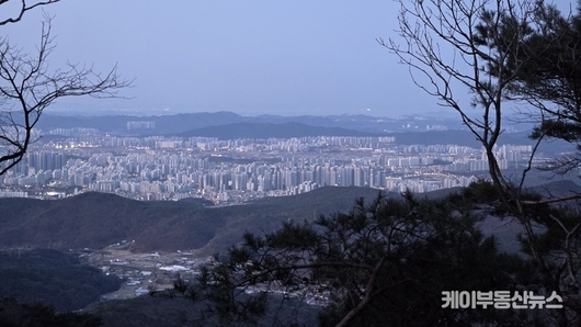 [정책제안 기고, 내수 침체 진단과 해법 3부작-1] 수출은 웃는데, 왜 내수는 얼어붙었나