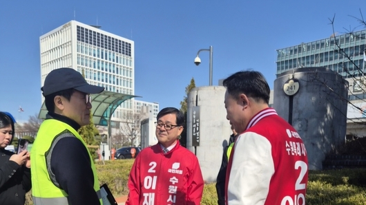 “화성은 풀고, 수원은 막혔다” 수원시 인계동 파비오 생활형숙박시설 수분양자 집회, 이재형 수원시의원 현장 방문