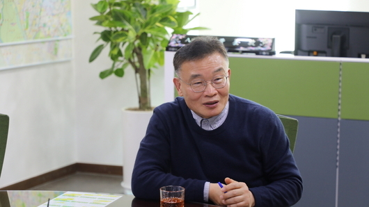 [기획보도] 황규돈 수원특례시 팔달구청장 취임 100일… 민생·안전·복지 ‘현장 성과’로 증명, “체감행정으로 원도심 재도약 이끈다”