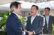 손 잡은 고양·수원 특례시장... “과도한 규제 그만”