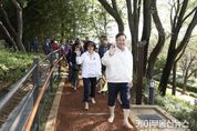 의왕시 '왕송호수공원 맨발걷기길' 개장