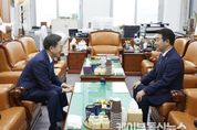 박정 예결위원장 만난 김동연 경기도지사 ‘정부 재정 확대, 경기도 주요 사업 국비 확보’ 협조 요청