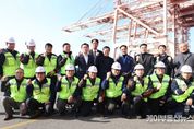 정장선 평택시장, 새해 첫 평택항 수출 현장 방문
