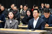 서울시 오세훈 시장, 시의회 의장과 함께 새해 첫 미래서울 아침특강 참석 ‘의회와 손잡고 규제철폐 본격 가동’