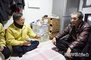 김동연 경기도지사, 한파에 쪽방촌 찾아 “신속히 난방비 지원할 것. 겨울 나시는 데 도움 됐으면”