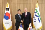 계속된 경제분야 행보 김동연 경기도지사…에어리퀴드사, 2,500만달러 투자 계획 논의