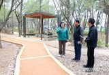 오인열 시흥시의회 의장, 정왕동 녹지 내 맨발길 조성 현장 점검