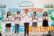 이상일 용인특례시장, ‘2025 경기도 청소년 진로·문화 축제’에서 청소년들 응원