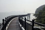서해바다 위로 펼쳐진 지질의 길...화성시 전곡항 층상응회암 해상관찰로 30일 개통