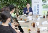 이재준 수원시장, 상반기 민원 친절왕·우수공무원 만나 격려