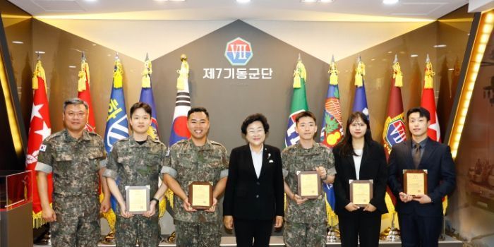 김경희 이천시장, 재난예방에 도움준 제7군단 유공자 표창 직접 수여