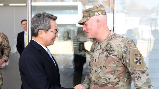 김동연 경기도지사, 조셉 힐버트 신임 미8군 사령관 만나 한미동맹 강화 위한 협력 약속