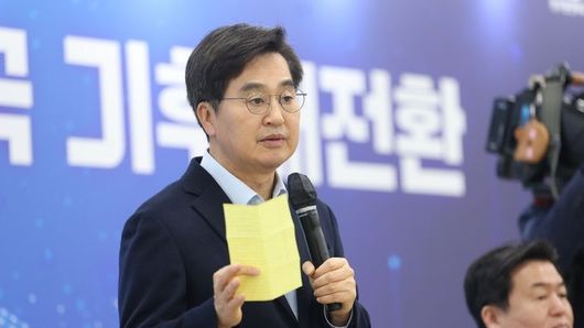 경기도, 시흥에서 ‘기후정책 타운홀 미팅’ 개최 김동연, “경기도 기후 정책이 대한민국의 표준이 되도록 하겠다”