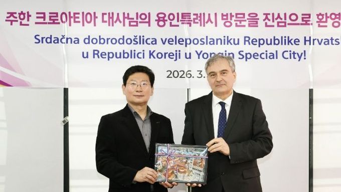 이상일 용인특례시장, 백남준아트센터 '불연속의 접점들' 개막식 참석