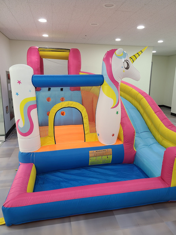 성남시 복정 대형 장난감도서관에서 빌릴수 있는 에어바운스(사진-성남시 제공)