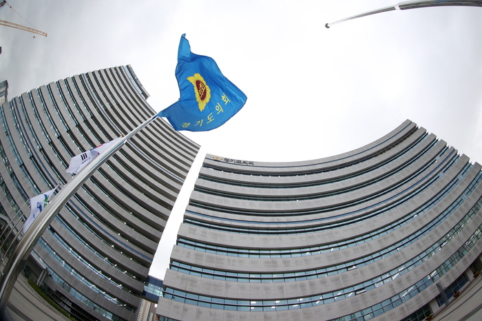 道의회, 도·도교육청과 ‘화합’ 상징하는 ‘통합 국기 게양대’ 설치“3개 기관이 협력하여 도민을 위해 일하겠다는 의지 담아”