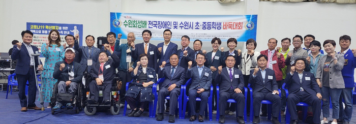 조청식 수원시 제1부시장(앞줄 오른쪽 4번째)과 관계자들이 함께하고 있다. / 사진 - 수원특례시 제공