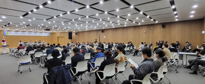 박재용(더불어민주당, 비례) 경기도의회 의원이 '경기도 공공기관 장애인식개선교육 활성화 지원 조례 제정을 위한 토론회'를 26일 경기도의회 대회의실에서 개최했다. / 사진 - 경기도의회 제공 ©