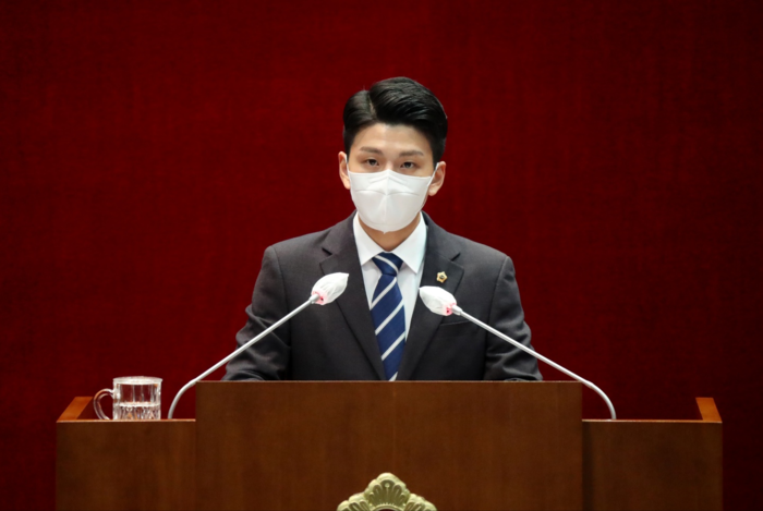 김윤환 성남시의회 의원(더불어민주당, 비례대표)은 지난 12일(수) 제275회 성남시의회 제2차 본회의에서 “희망도시 성남, 청년에겐 과연 희망인가”라는 주제로 5분 자유발언을 펼쳤다.