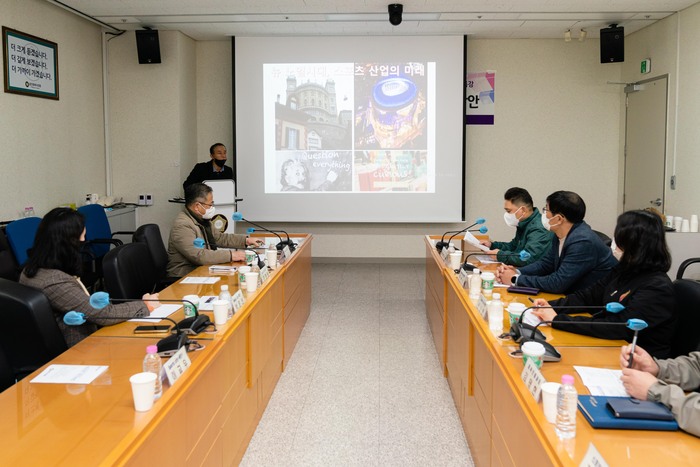 용인특례시의회 의원연구단체 「Sports-City 용인Ⅴ」(대표 이창식)는 10일 용인시 체육 진흥 활성화 방안을 모색하고자 전문가 초청 특강과 타 지자체 우수 사례 벤치마킹을 실시했다. / 사진 - 용인특례시의회 제공