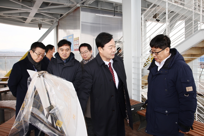 김성제 의왕시장은 10일 시청에서 박재순 국토교통부 공공주택추진단장과 면담을 갖고 개발사업과 관련한 주요 현안사항을 논의했다.