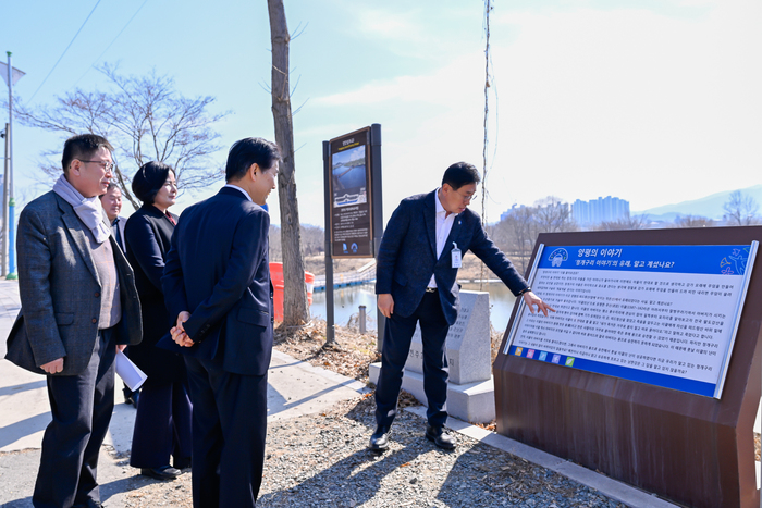 양평군(군수 전진선)은 지난 22일, 지역 수변생태벨트 조성 사업의 현장 확인을 위해 서흥원 한강유역환경청장이 양평을 방문했다