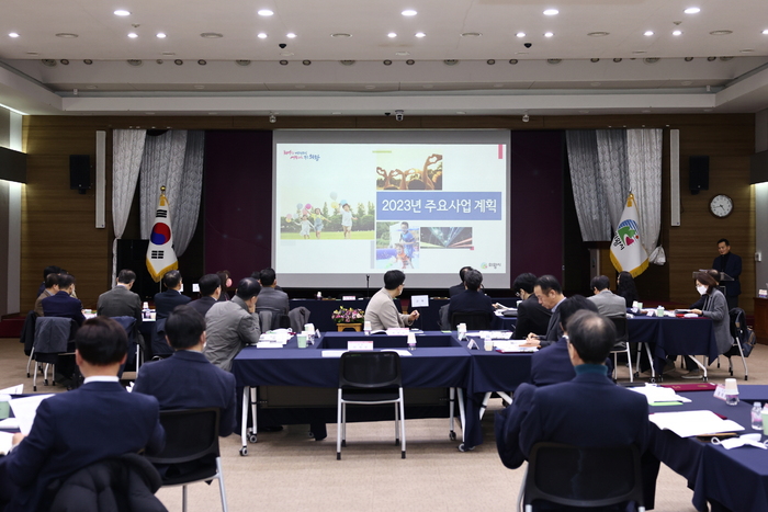 의왕시(시장 김성제)는 지난 22일 시청 대회의실에서 ‘의왕시 명품도시자문위원회’ 출범을 위한 정기총회를 개최했다