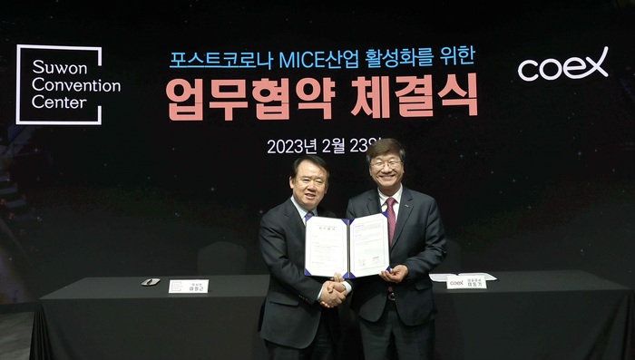 수원컨벤션센터(이사장 이필근)와 코엑스(사장 이동기)는 23일 오전 11시 코엑스 스튜디오159에서 ‘포스트 코로나 MICE 산업 활성화를 위한 업무 협약’을 체결하고, MICE 산업 발전을 위해 적극적으로 협력하기로 했다.