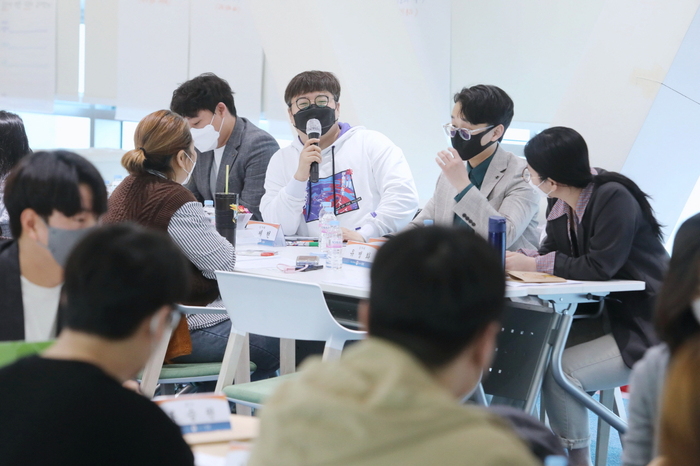 안성시(김보라 시장)가 청년의 시정 참여와 자립, 교육의 기회균등 등을 화두로 미래인재 양성과 청년들의 정주 여건 향상을 위한 정책을 시행한다