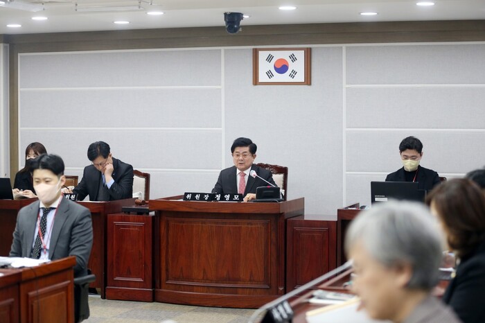 수원특례시의회 복지안전위원회(위원장 정영모)는 제373회 임시회 중인 23일 조례안 등 11건의 안건을 심사했다.