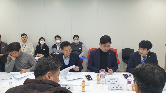 참고사진 - 지난해 18월28일 경기도-경기도의회 '자립준비청년 주거안정 정책토론회'