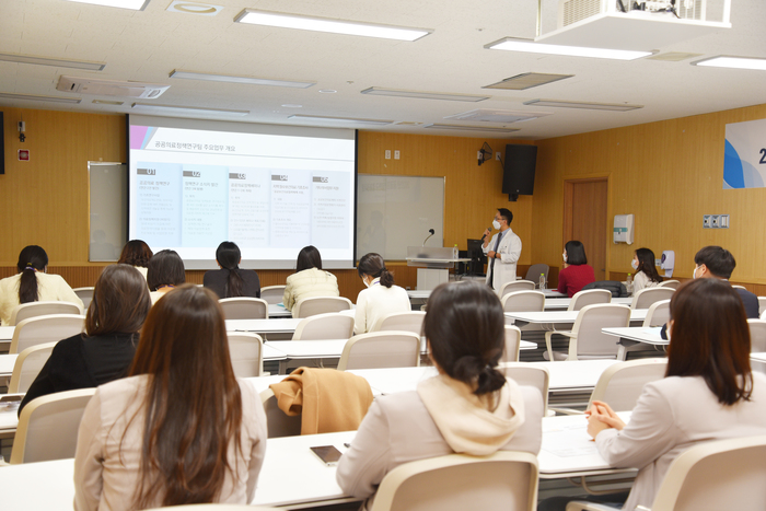 성남시의료원은 지역에 맞는 공공의료 확충 근거자료를 마련하기 위해 성남권 중심으로 한 연구 결과를 지난 23일 발표하였다.