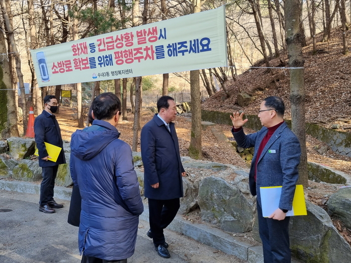 경기도의회 안전행정위원회 안계일 위원장(국민의힘, 성남7)은 2일 성남시 분당구 수내동 일대를 방문하여 소규모 안전시설 설치 현황을 점검했다.
