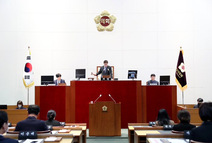 성남시의회(의장 박광순)는 14일 제2차 본회의를 끝으로 5일간의 제280회 성남시의회 임시회 일정을 마무리했다.     ©