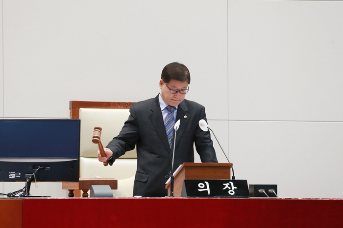 성남시의회(의장 박광순)는 14일 제2차 본회의를 끝으로 5일간의 제280회 성남시의회 임시회 일정을 마무리했다.     ©
