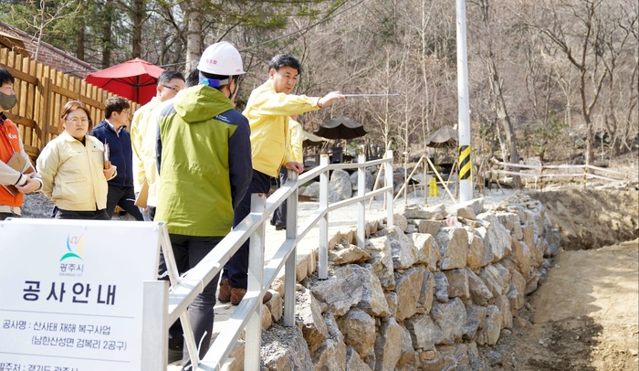 방세환 광주시장은 21일 해빙기 수해복구 및 건설 현장 안전사고를 예방하기 위해 관내 위험지역을 방문해 안전 점검을 실시했다.