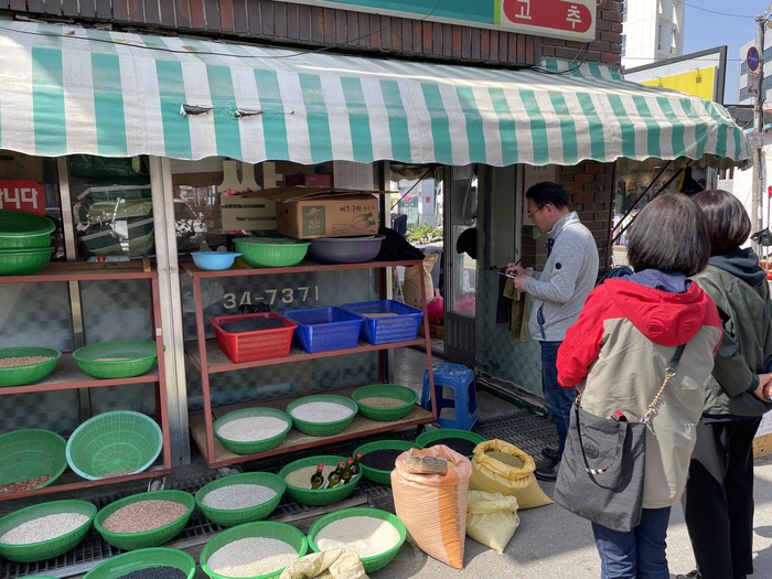용인특례시(시장 이상일)가 지역 내 전통시장 3곳에 대해 농·축·수산물 원산지 표시 위반 여부를 지도 점검했다.